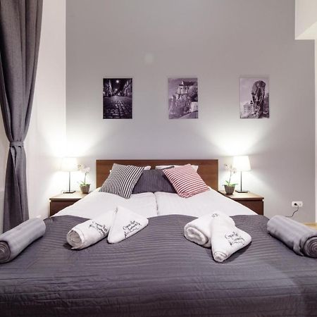 Cracow Rent Apartments - Spacious Apartments For 2-7 People In Quiet Area - Kolberga Street Nr 3 - 10 Min To Main Square By Foot クラクフ エクステリア 写真