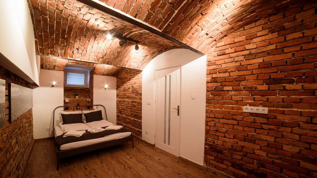 Cracow Rent Apartments - Spacious Apartments For 2-7 People In Quiet Area - Kolberga Street Nr 3 - 10 Min To Main Square By Foot クラクフ エクステリア 写真