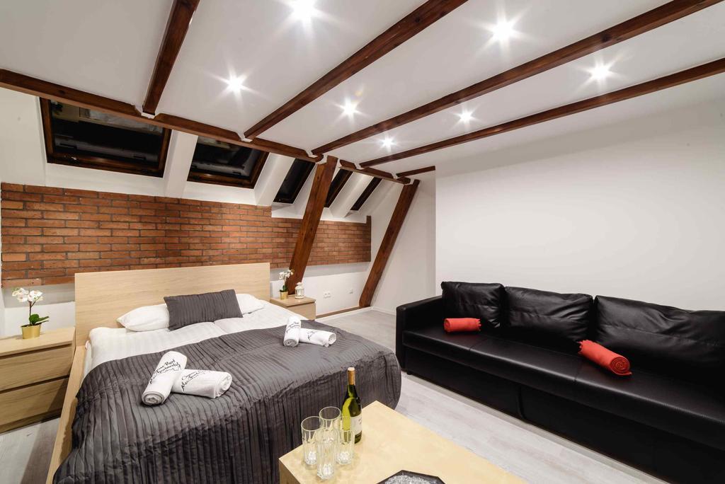 Cracow Rent Apartments - Spacious Apartments For 2-7 People In Quiet Area - Kolberga Street Nr 3 - 10 Min To Main Square By Foot クラクフ エクステリア 写真