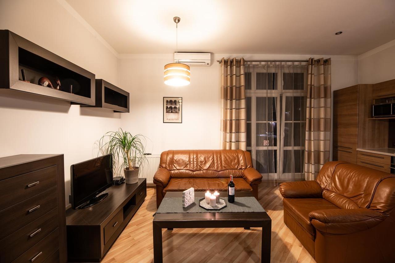 Cracow Rent Apartments - Spacious Apartments For 2-7 People In Quiet Area - Kolberga Street Nr 3 - 10 Min To Main Square By Foot クラクフ エクステリア 写真