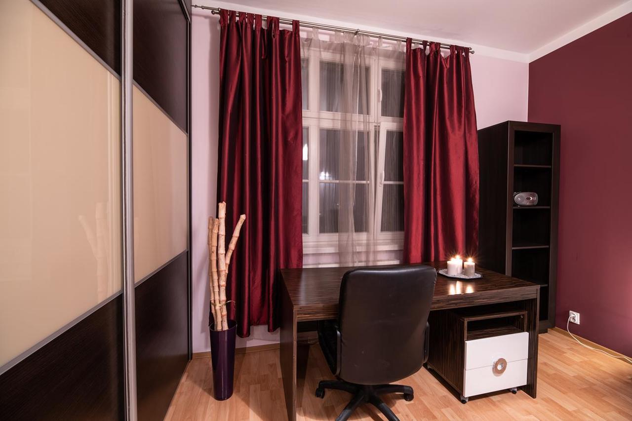Cracow Rent Apartments - Spacious Apartments For 2-7 People In Quiet Area - Kolberga Street Nr 3 - 10 Min To Main Square By Foot クラクフ エクステリア 写真