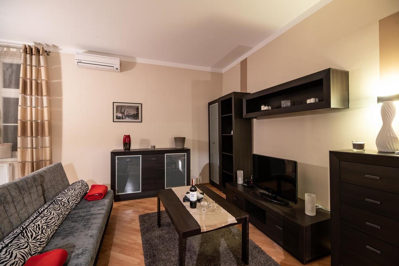 Cracow Rent Apartments - Spacious Apartments For 2-7 People In Quiet Area - Kolberga Street Nr 3 - 10 Min To Main Square By Foot クラクフ エクステリア 写真