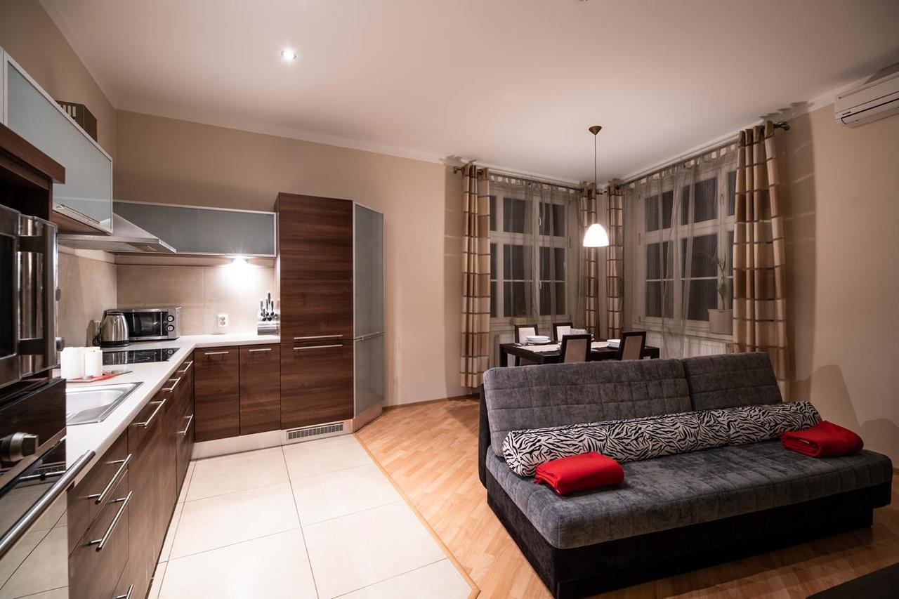 Cracow Rent Apartments - Spacious Apartments For 2-7 People In Quiet Area - Kolberga Street Nr 3 - 10 Min To Main Square By Foot クラクフ エクステリア 写真