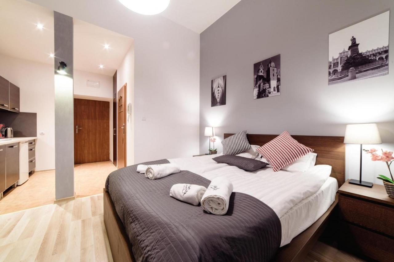 Cracow Rent Apartments - Spacious Apartments For 2-7 People In Quiet Area - Kolberga Street Nr 3 - 10 Min To Main Square By Foot クラクフ エクステリア 写真
